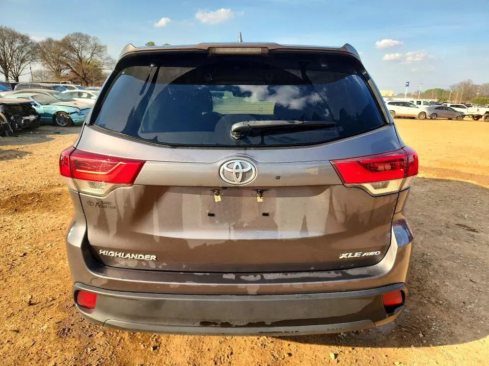2019 TOYOTA HIGHLANDER XLE  