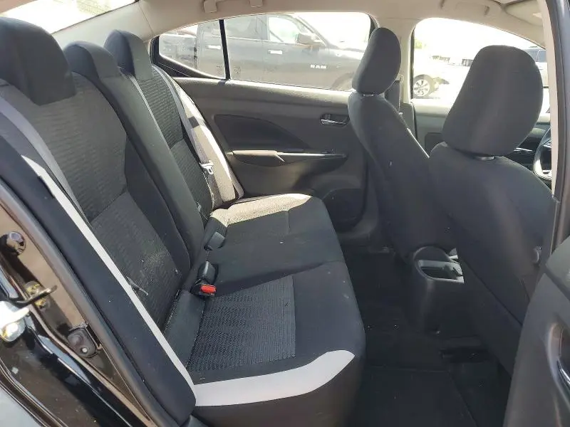 2022 NISSAN VERSA SV  