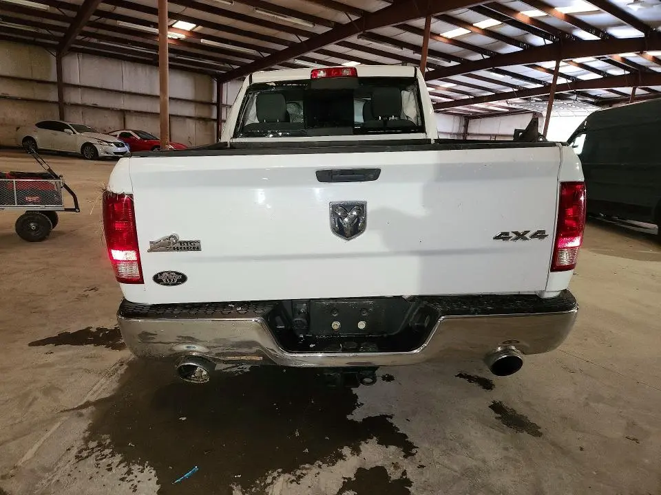 2016 RAM 1500 SLT  
