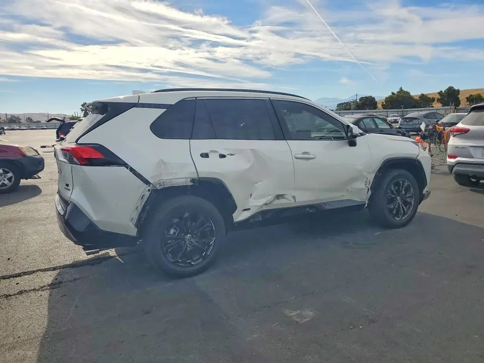2022 TOYOTA RAV4 SE  