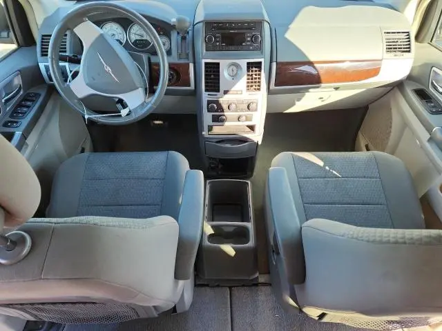 2010 CHRYSLER TOWN & COUNTRY TOURING  