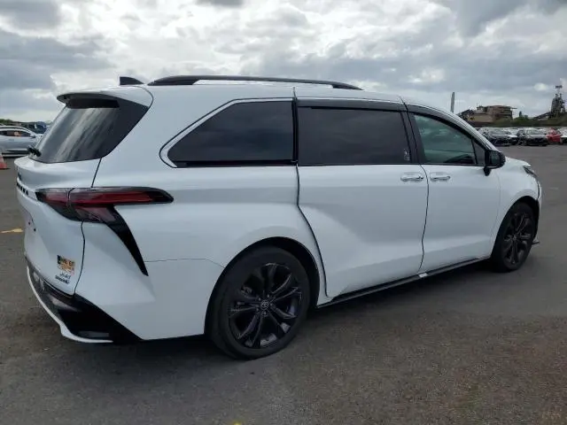 2022 TOYOTA SIENNA XSE  