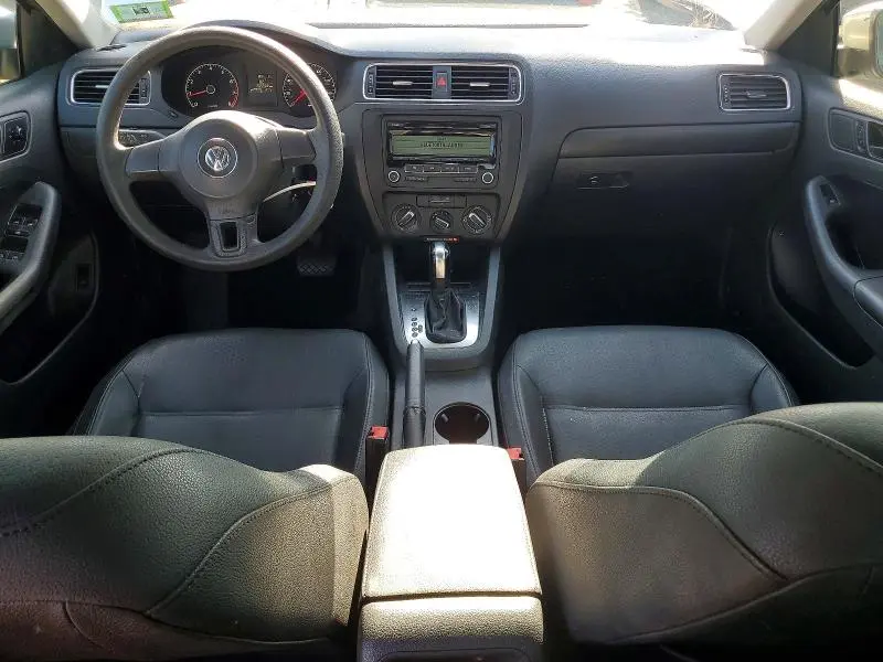 2011 VOLKSWAGEN JETTA SE  