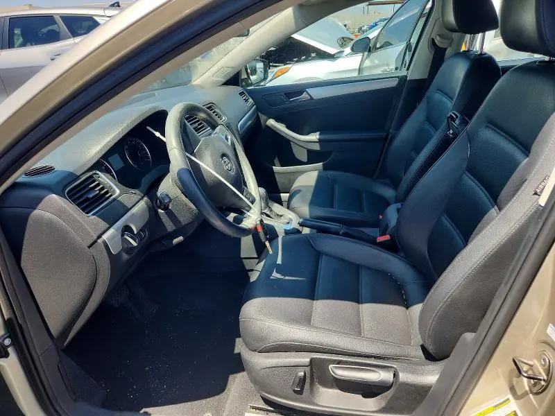 2013 VOLKSWAGEN JETTA SE  