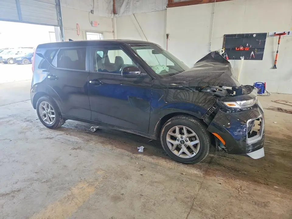 2022 KIA SOUL LX  