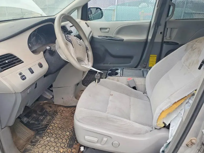 2011 TOYOTA SIENNA LE  