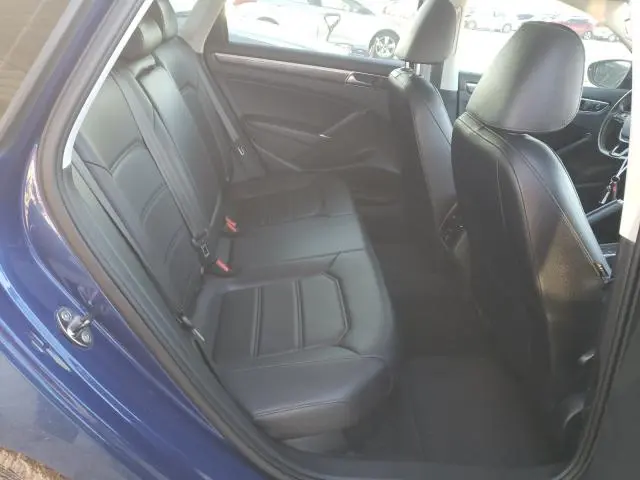 2017 VOLKSWAGEN PASSAT SE