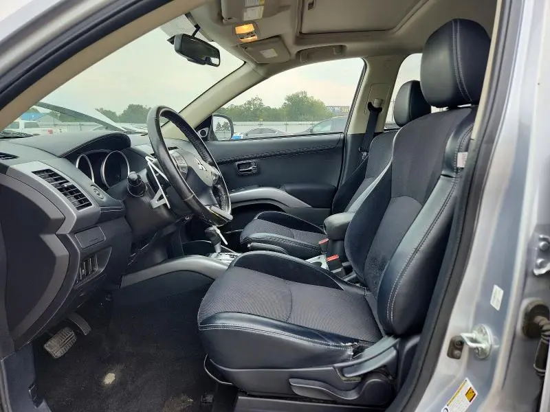2013 MITSUBISHI OUTLANDER SE  