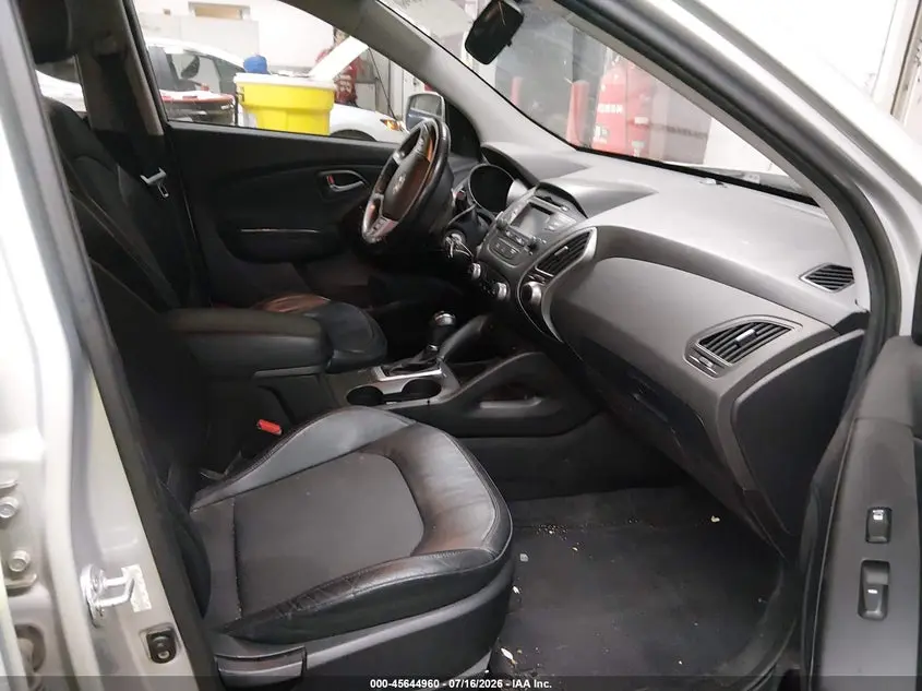 2015 HYUNDAI TUCSON SE
