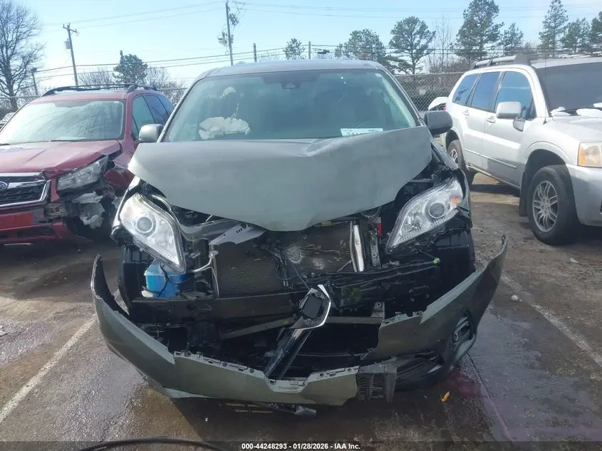 2020 TOYOTA SIENNA XLE