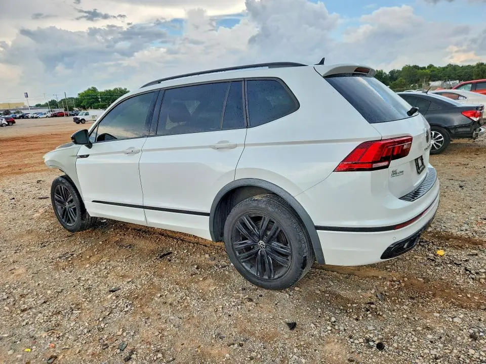 2022 VOLKSWAGEN TIGUAN SE R-LINE BLACK  