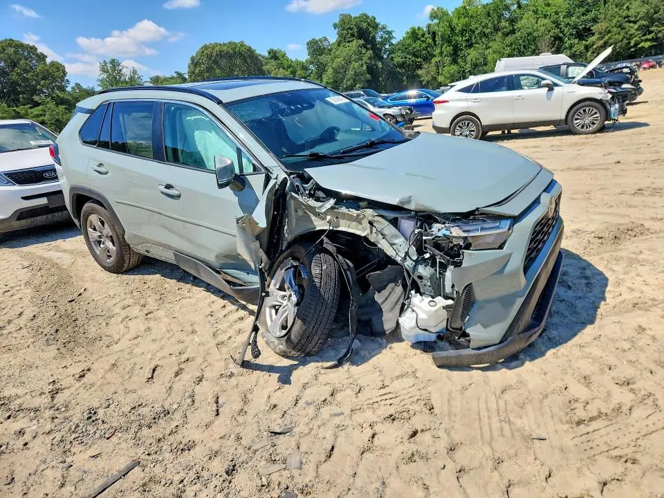 2022 TOYOTA RAV4 XLE  