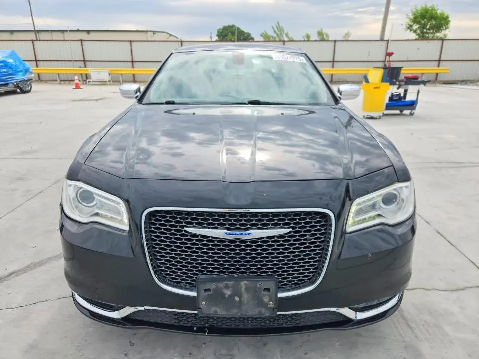2019 CHRYSLER 300 LIMITED  