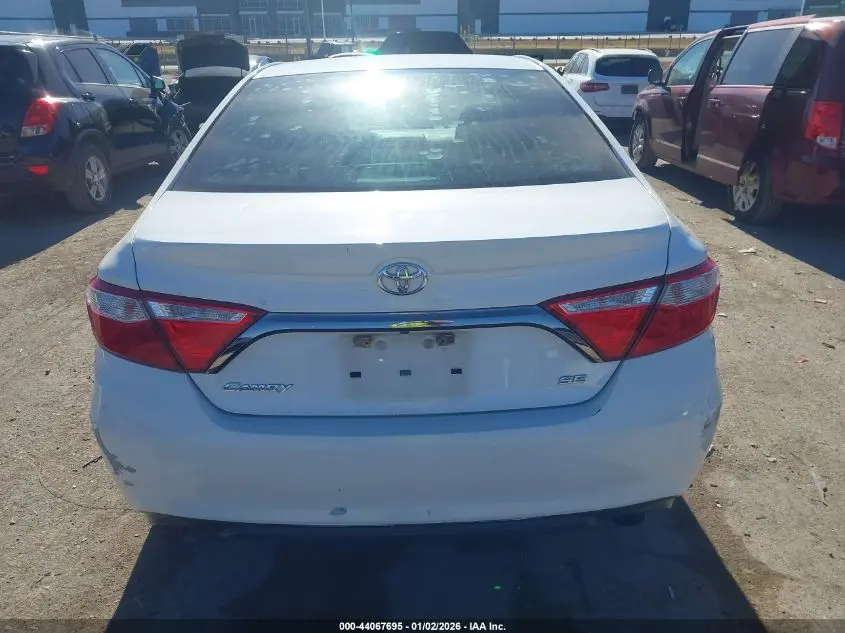 2015 TOYOTA CAMRY SE