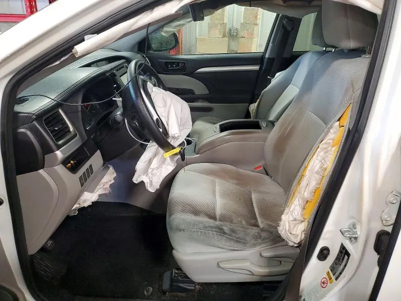 2016 TOYOTA HIGHLANDER LE  