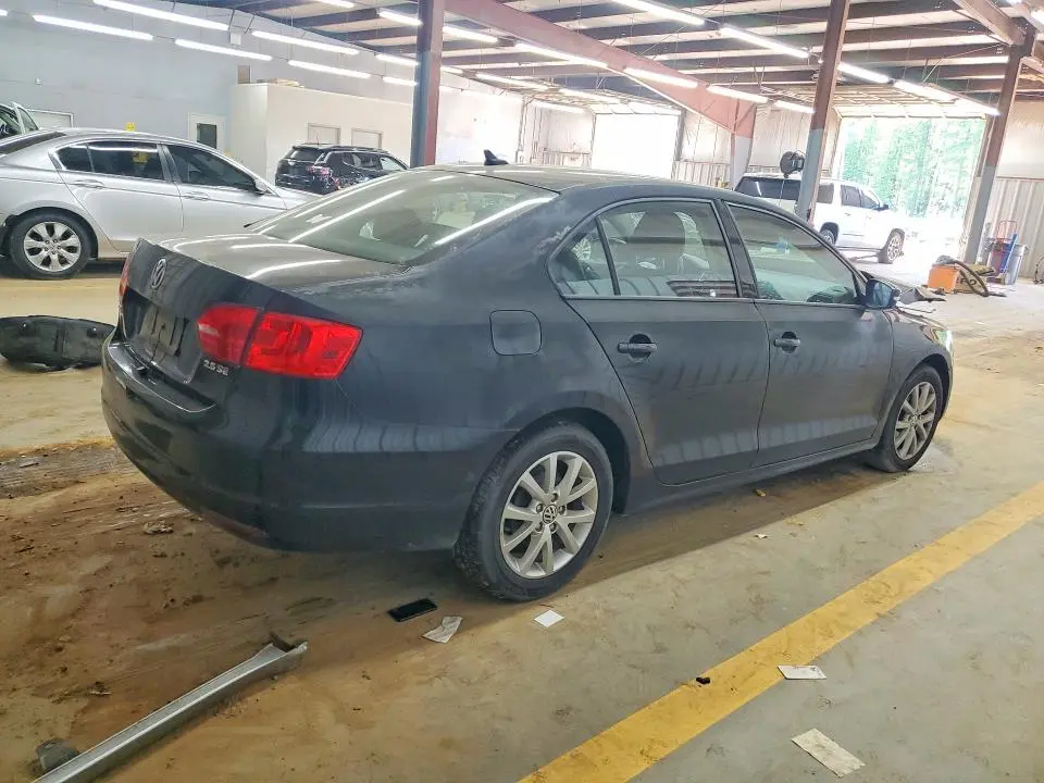 2011 VOLKSWAGEN JETTA SE  