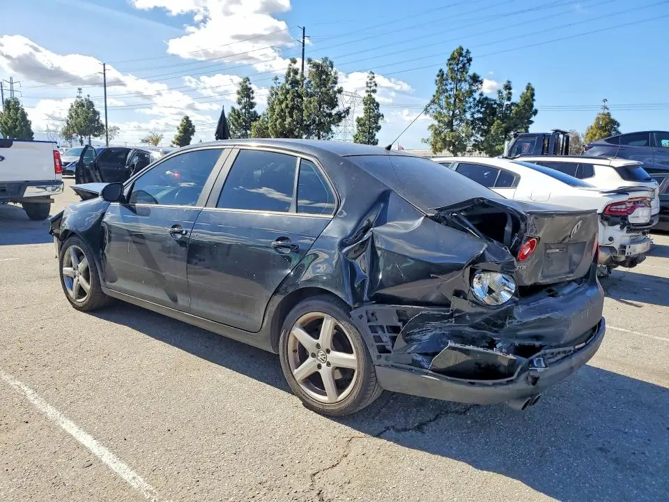 2010 VOLKSWAGEN JETTA LIMITED  