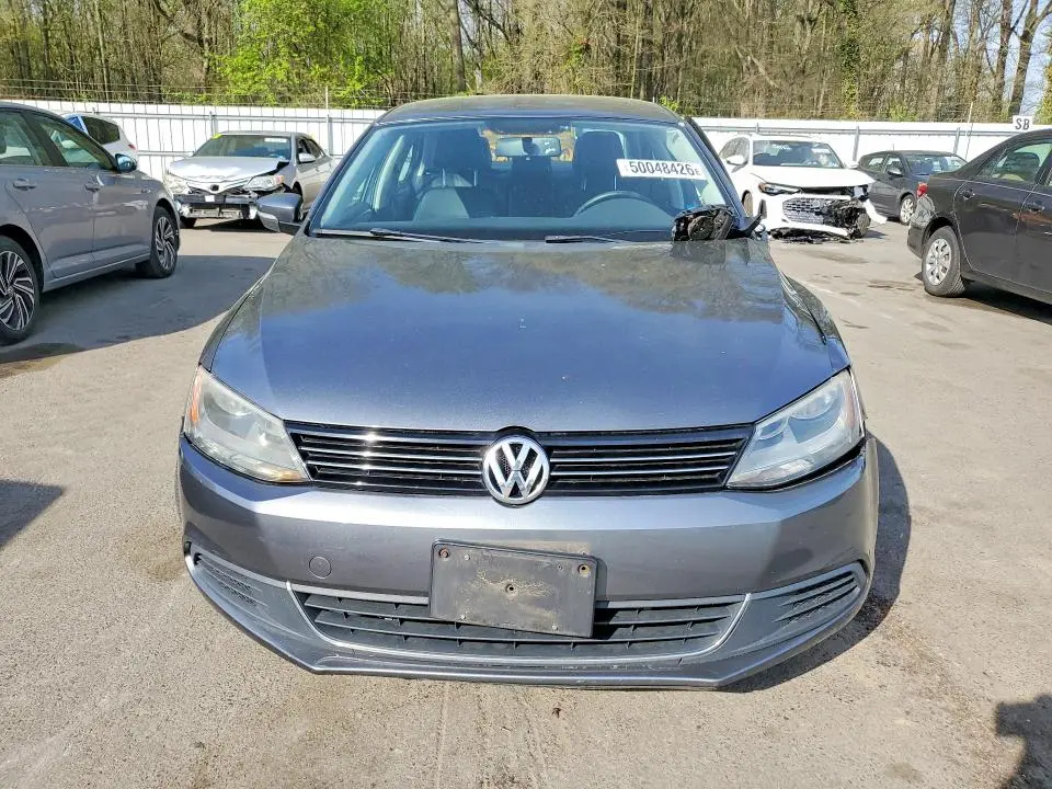 2013 VOLKSWAGEN JETTA SE  
