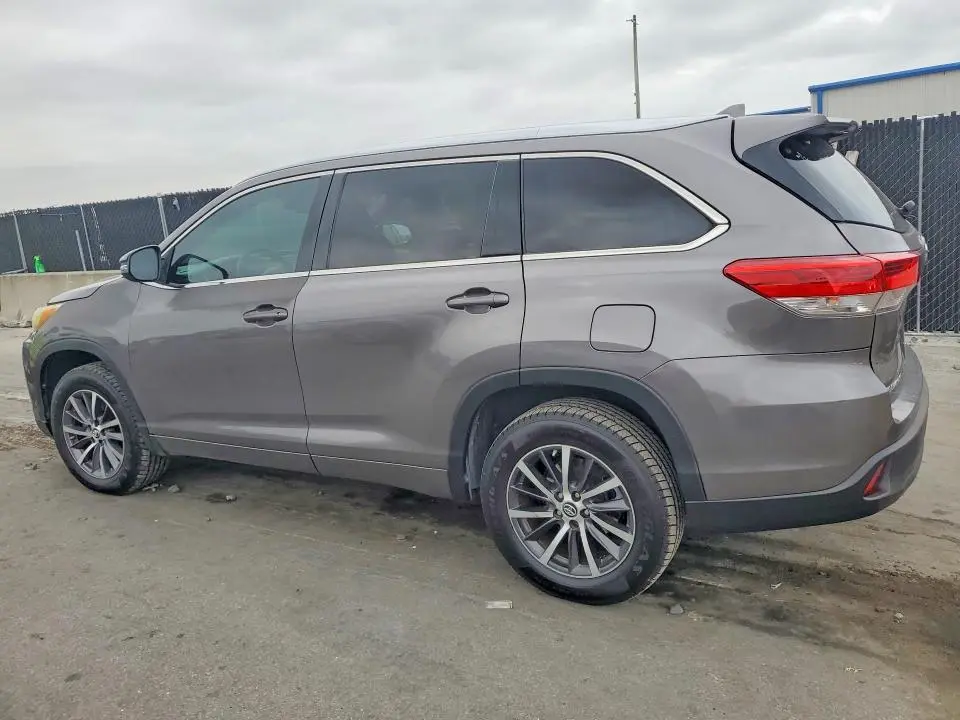 2018 TOYOTA HIGHLANDER XLE  