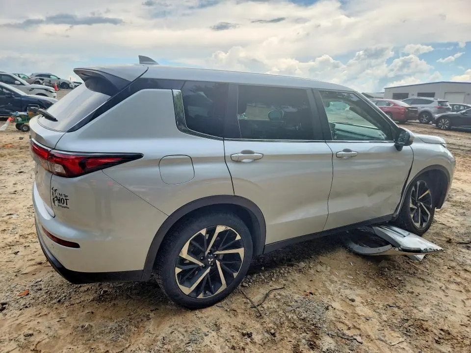 2022 MITSUBISHI OUTLANDER ES  