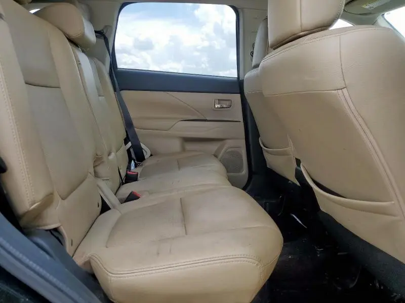 2016 MITSUBISHI OUTLANDER SE  