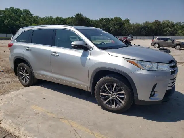 2017 TOYOTA HIGHLANDER SE  