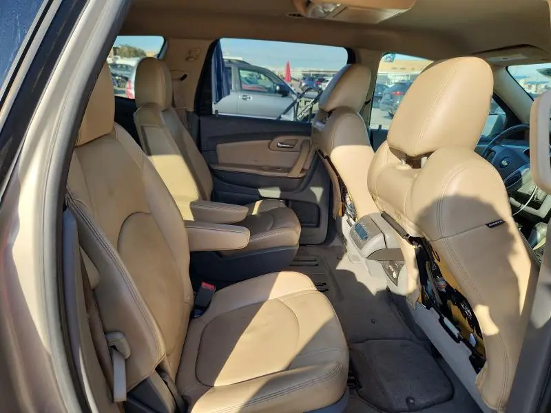 2011 CHEVROLET TRAVERSE LT  