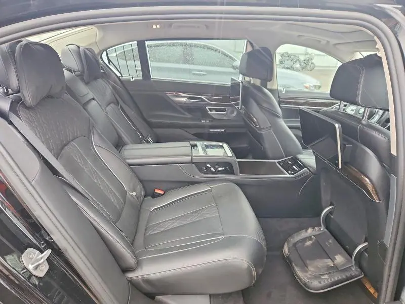 2016 BMW 750 XI  