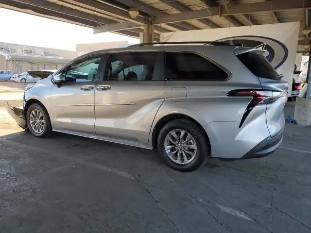 2024 TOYOTA SIENNA XLE  