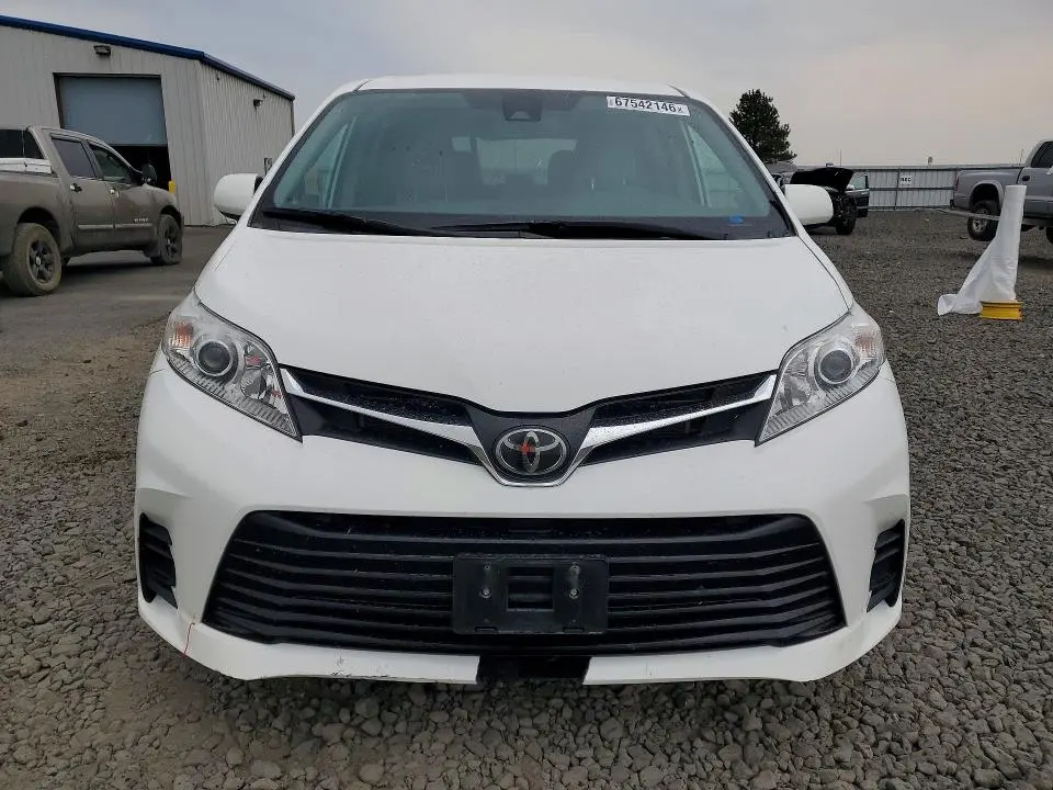 2020 TOYOTA SIENNA LE  