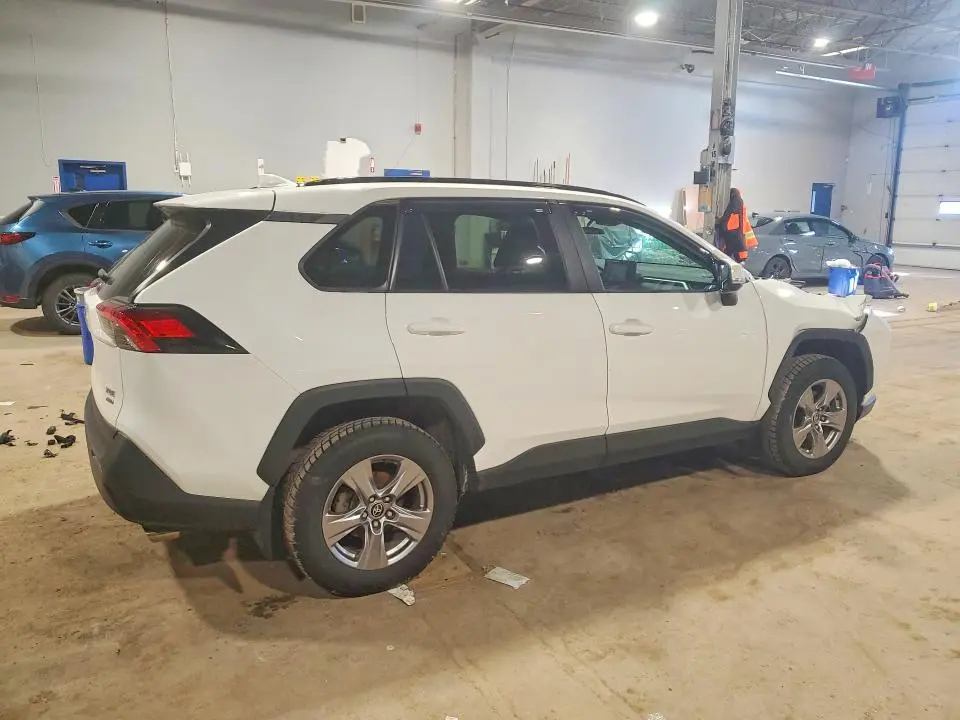 2022 TOYOTA RAV4 XLE  