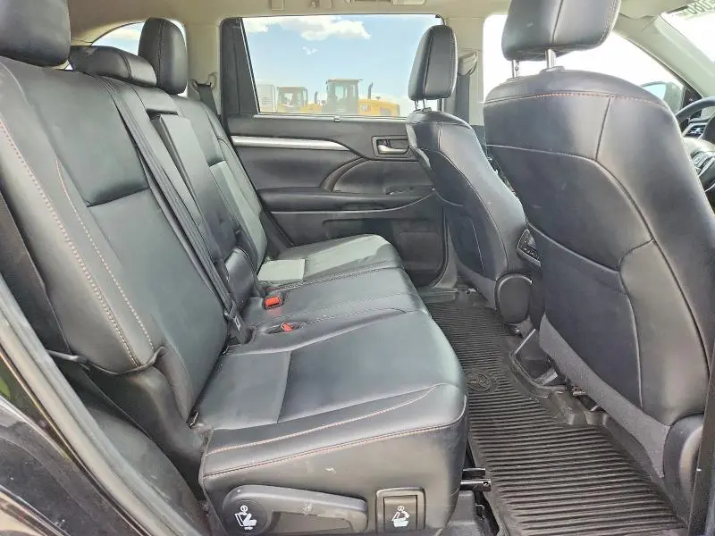 2019 TOYOTA HIGHLANDER XLE  