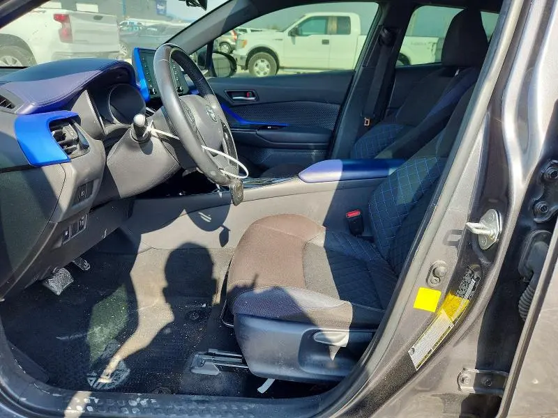 2020 TOYOTA C-HR XLE  