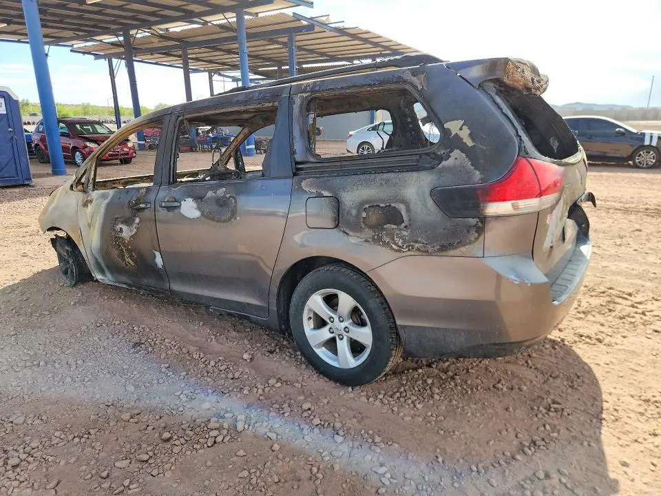 2012 TOYOTA SIENNA LE 8-PASSENGER  