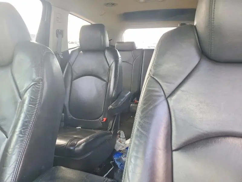 2011 CHEVROLET TRAVERSE LT  