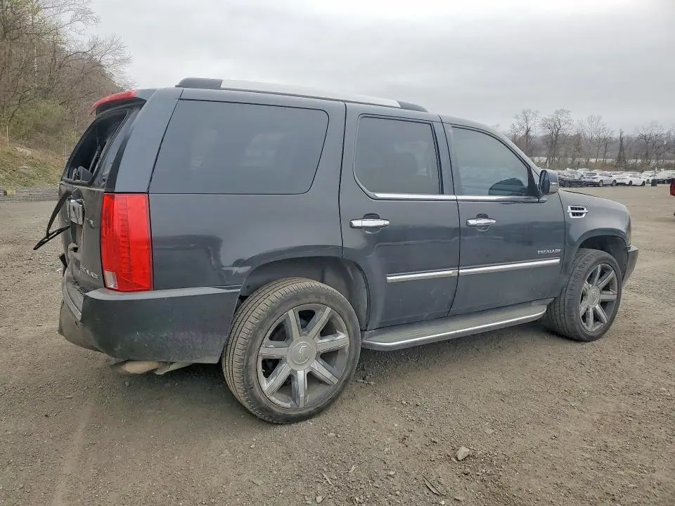 2011 CADILLAC ESCALADE   