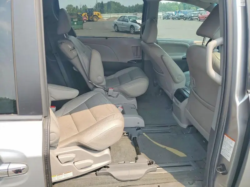 2015 TOYOTA SIENNA XLE 8-PASSENGER  