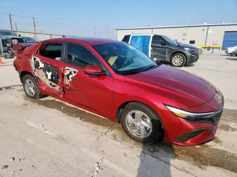 2024 HYUNDAI ELANTRA SE  