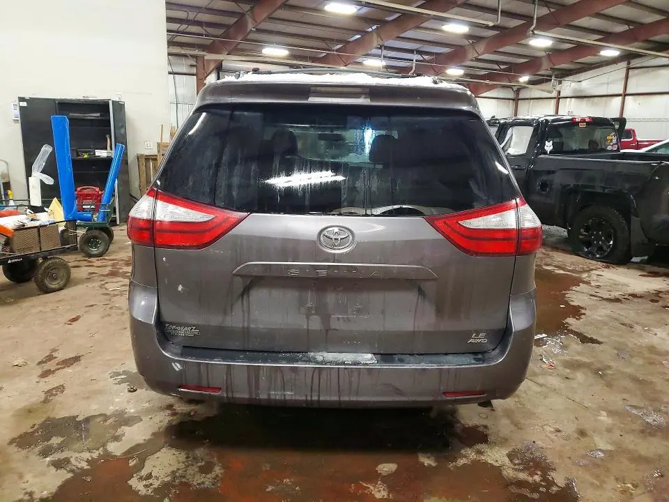 2015 TOYOTA SIENNA LE  