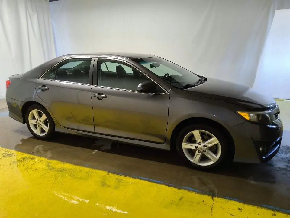 2014 TOYOTA CAMRY SE  