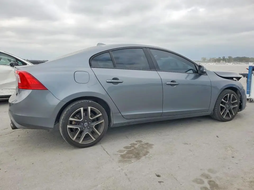 2017 VOLVO S60   