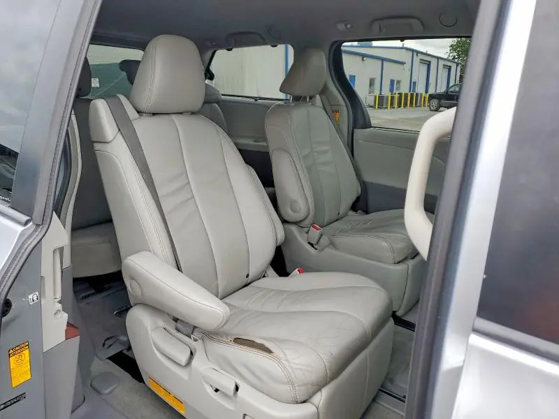 2014 TOYOTA SIENNA XLE 7-PASSENGER  