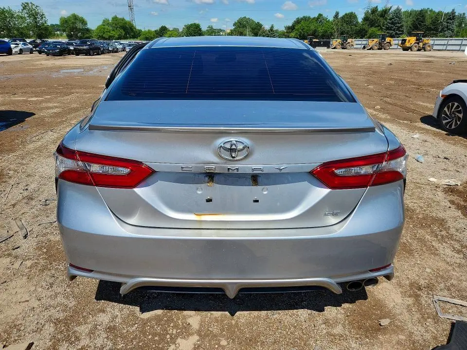 2018 TOYOTA CAMRY SE  