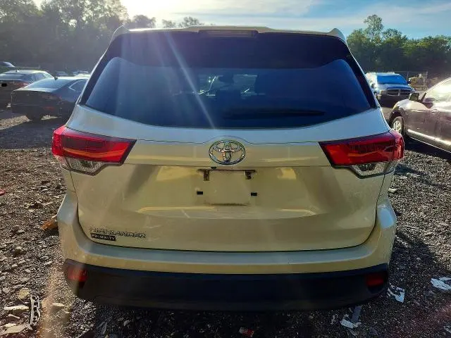 2017 TOYOTA HIGHLANDER LE  