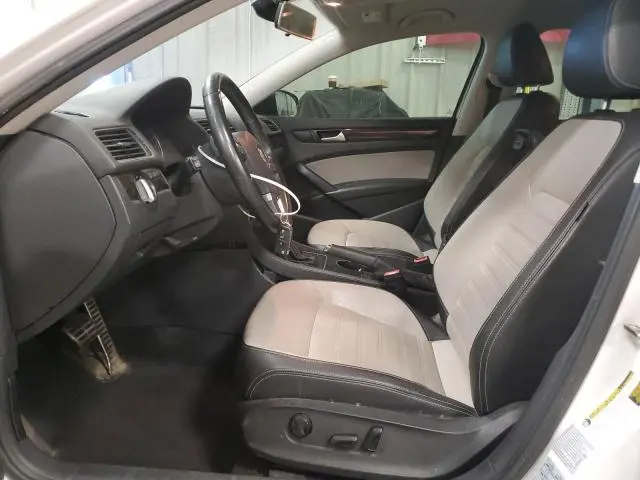 2015 VOLKSWAGEN PASSAT SE  