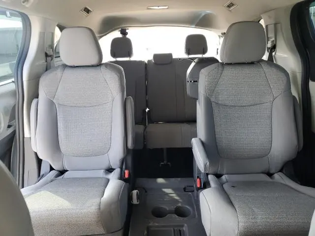 2021 TOYOTA SIENNA LE  