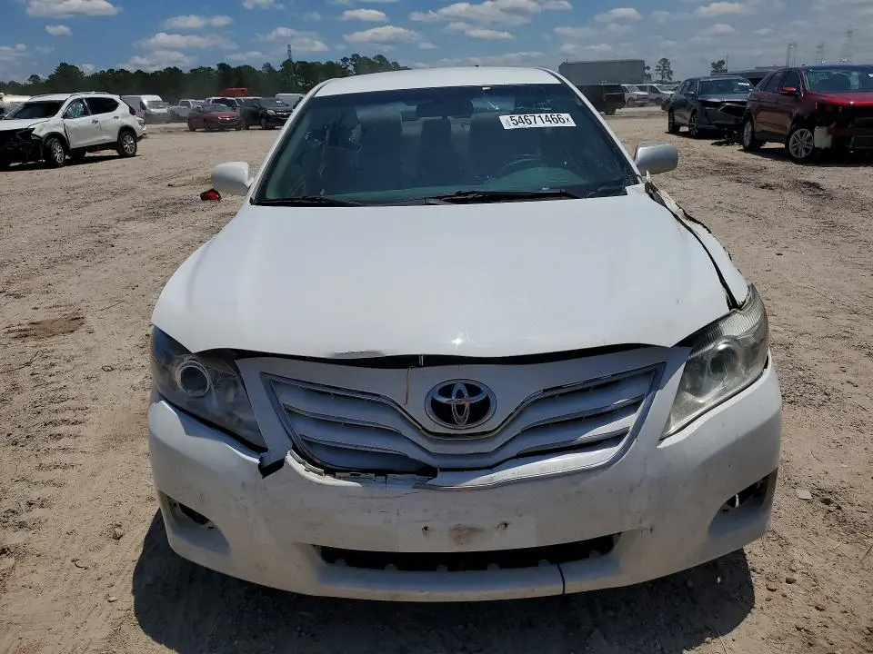 2011 TOYOTA CAMRY LE  