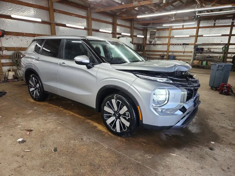 2025 MITSUBISHI OUTLANDER SE  