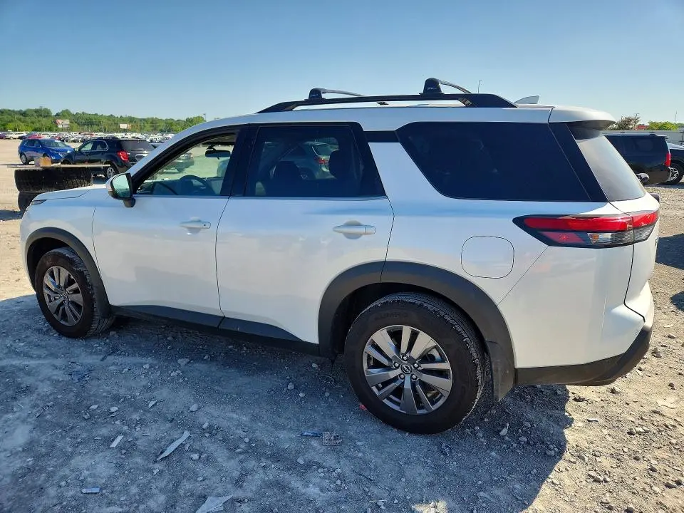 2025 NISSAN PATHFINDER SV  