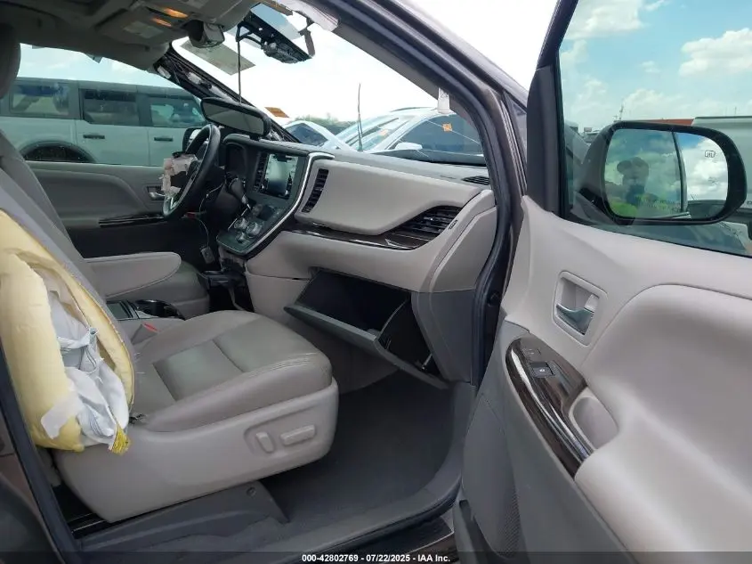2020 TOYOTA SIENNA XLE PREMIUM